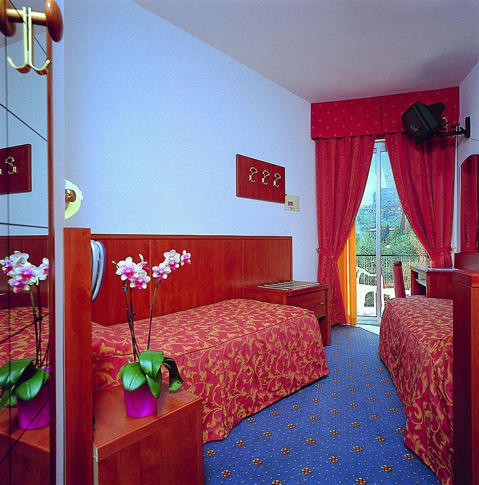 Hotel Garden Limone sul Garda Bagian luar foto